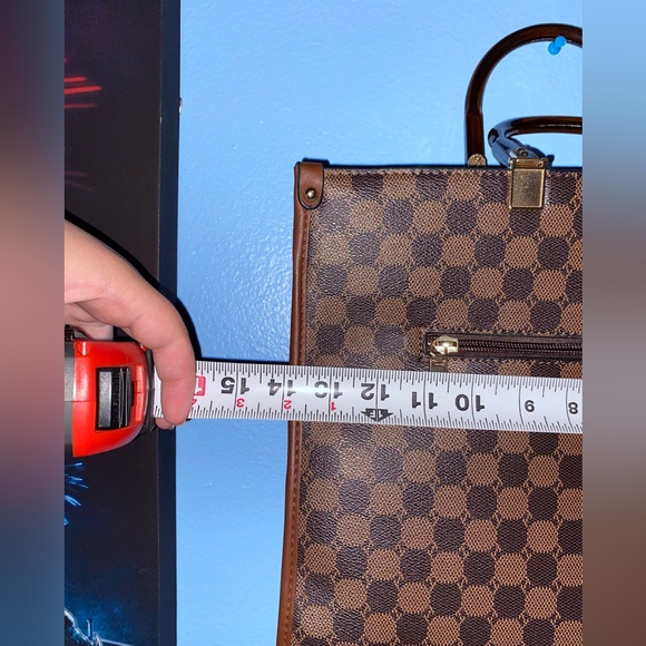 2 in 1 Large Tote Purse w/ Acrylic Circular Handles - Picture 11 of 16